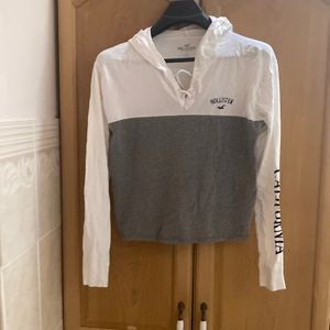 Hollister t-shirt hoodie small grey and white block colored